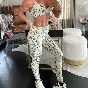 Varley snakeskin legging